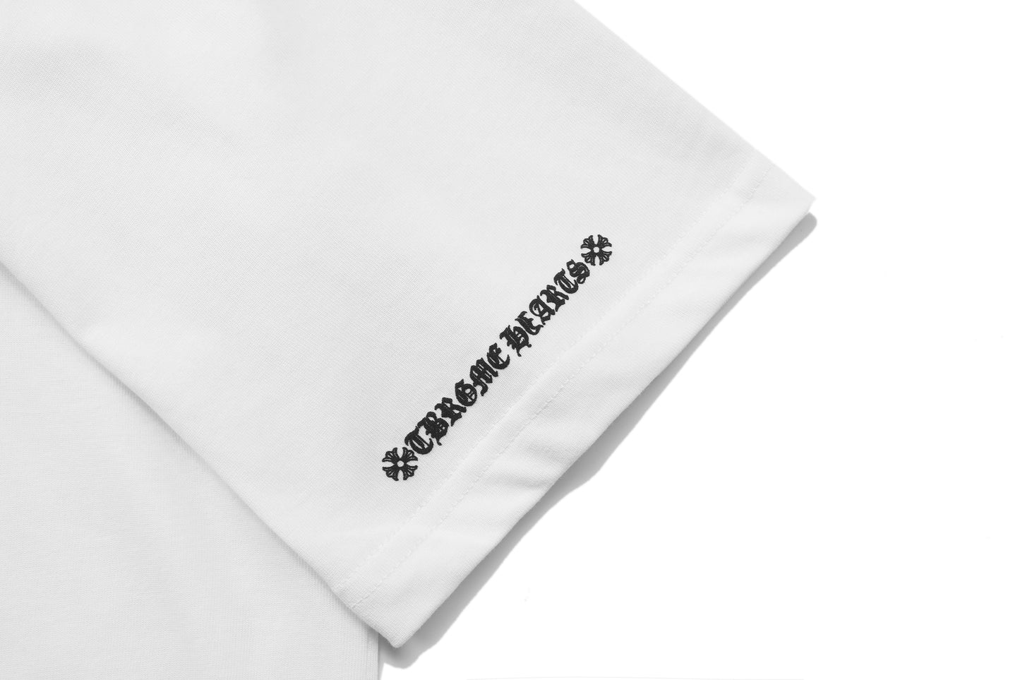T-shirt Chrome Hearts à lettres imprimées sanskrit sur la poche et le col TB02