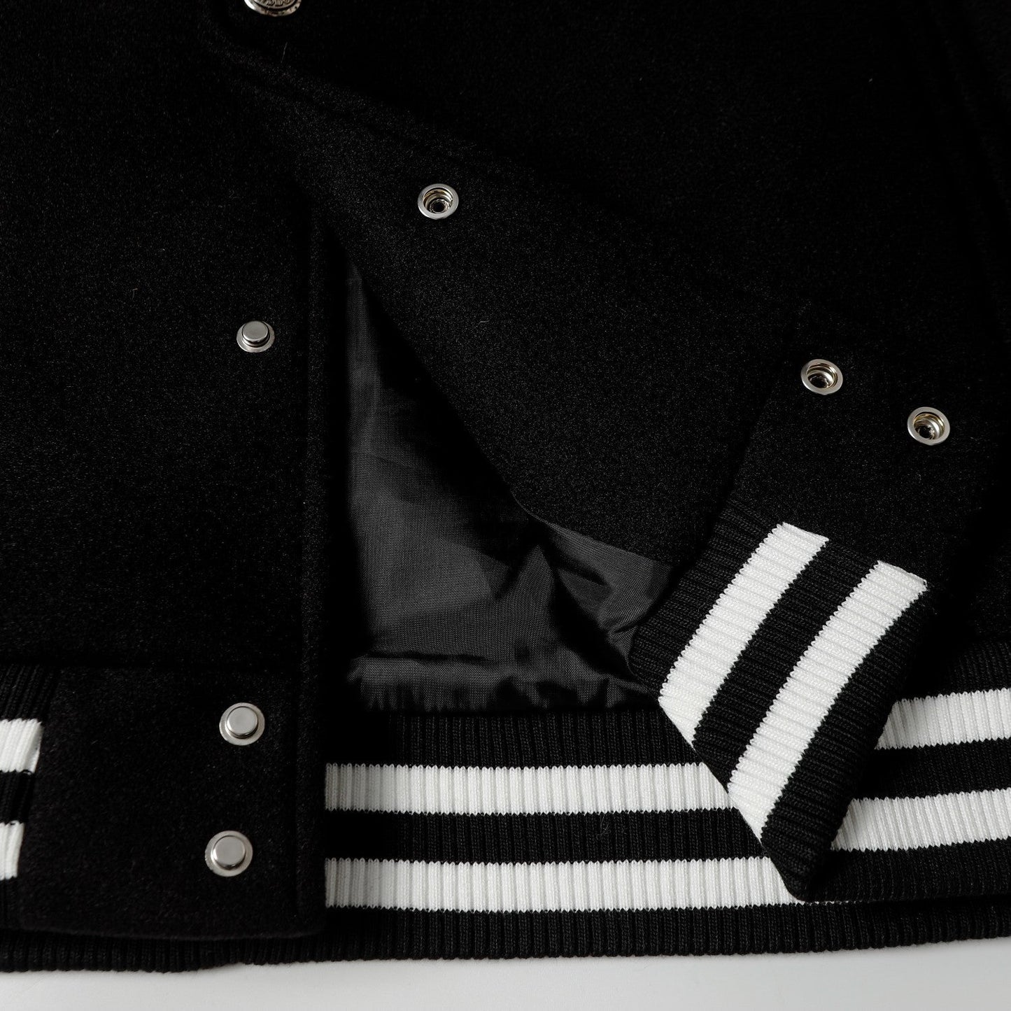 Blouson universitaire Chrome Hearts à superposition de croix – Vêtement d'extérieur style streetwear noir et blanc 2208
