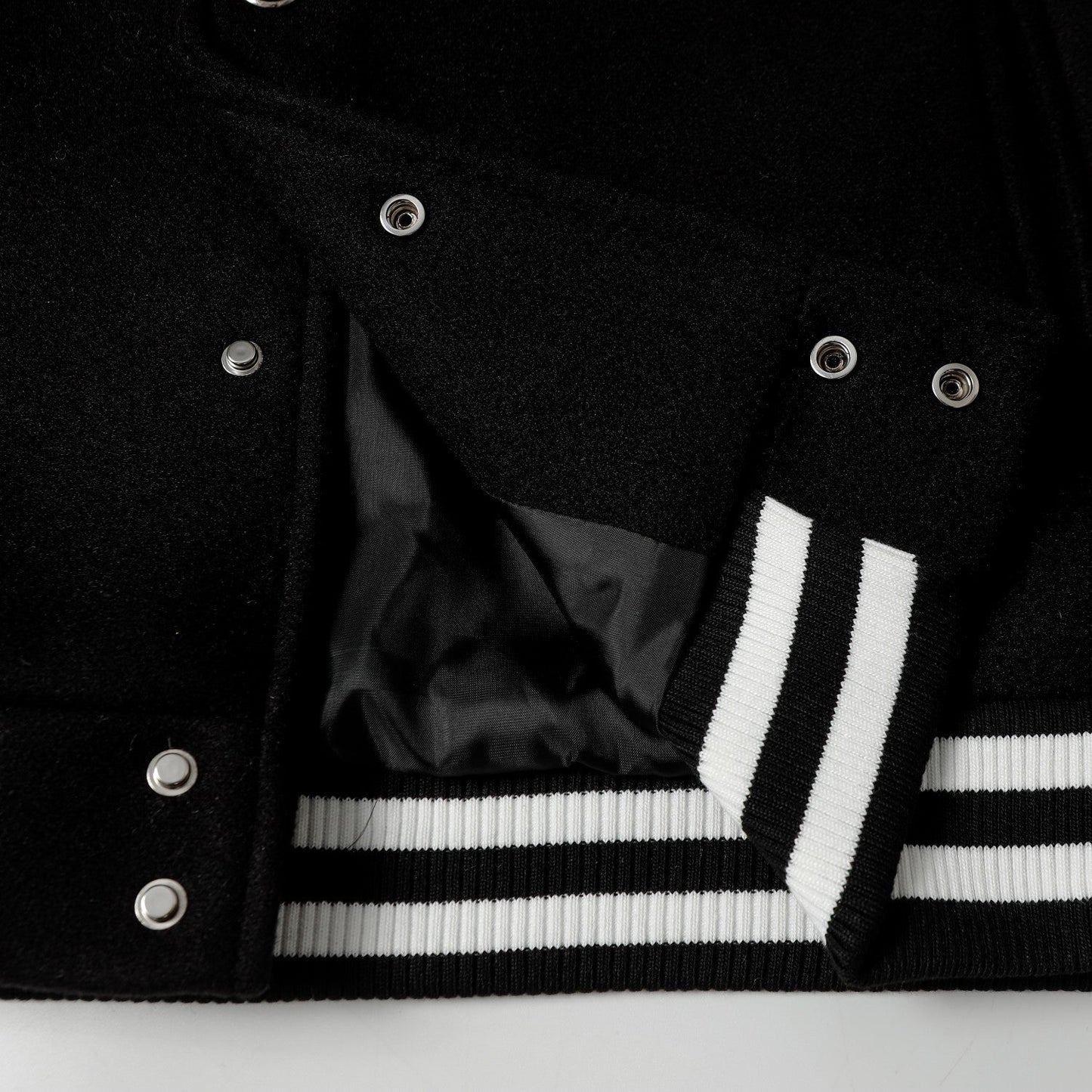 Blouson universitaire Chrome Hearts à superposition de croix – Vêtement d'extérieur style streetwear noir et blanc 2208