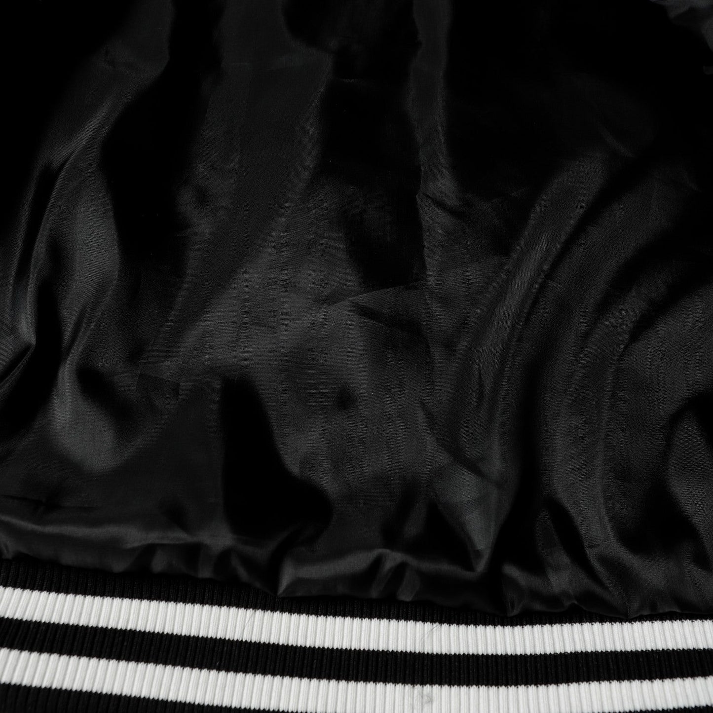 Blouson universitaire Chrome Hearts à superposition de croix – Vêtement d'extérieur style streetwear noir et blanc 2208