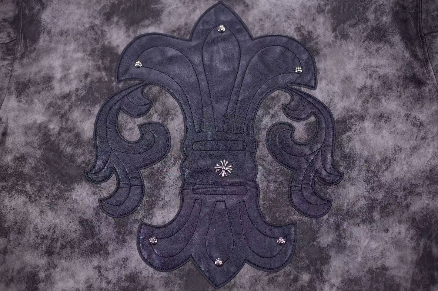 Blouson universitaire Chrome Hearts à patch Fleur-de-lis - Vêtement d'extérieur tie-dye gris A5588