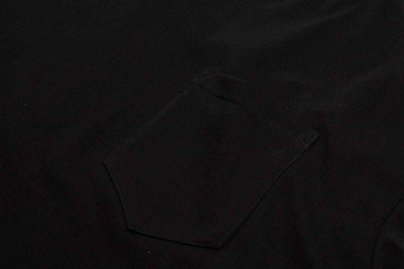 T-shirt Chrome Hearts à lettres imprimées sanskrit sur la poche et le col TB02