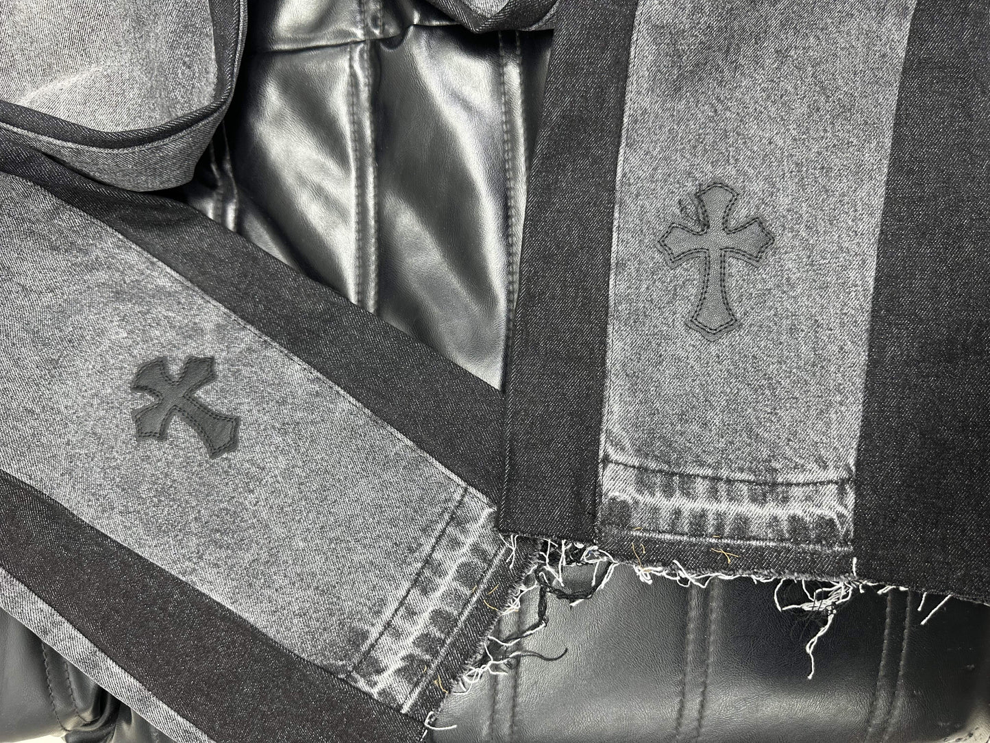 Pantalon Chrome Hearts 8102