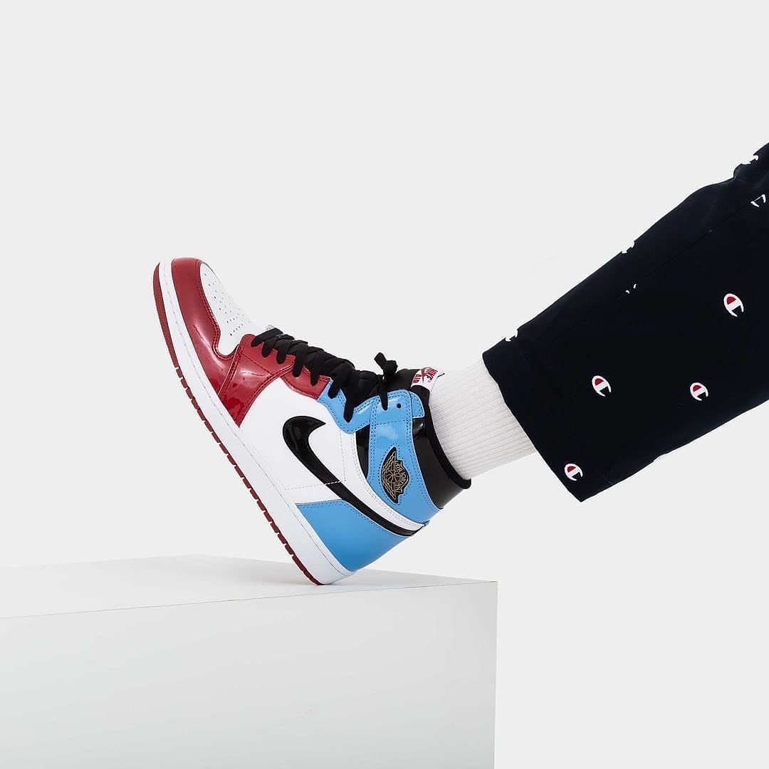 Air Jordan 1 High 'Fearless UNC to Chicago'
