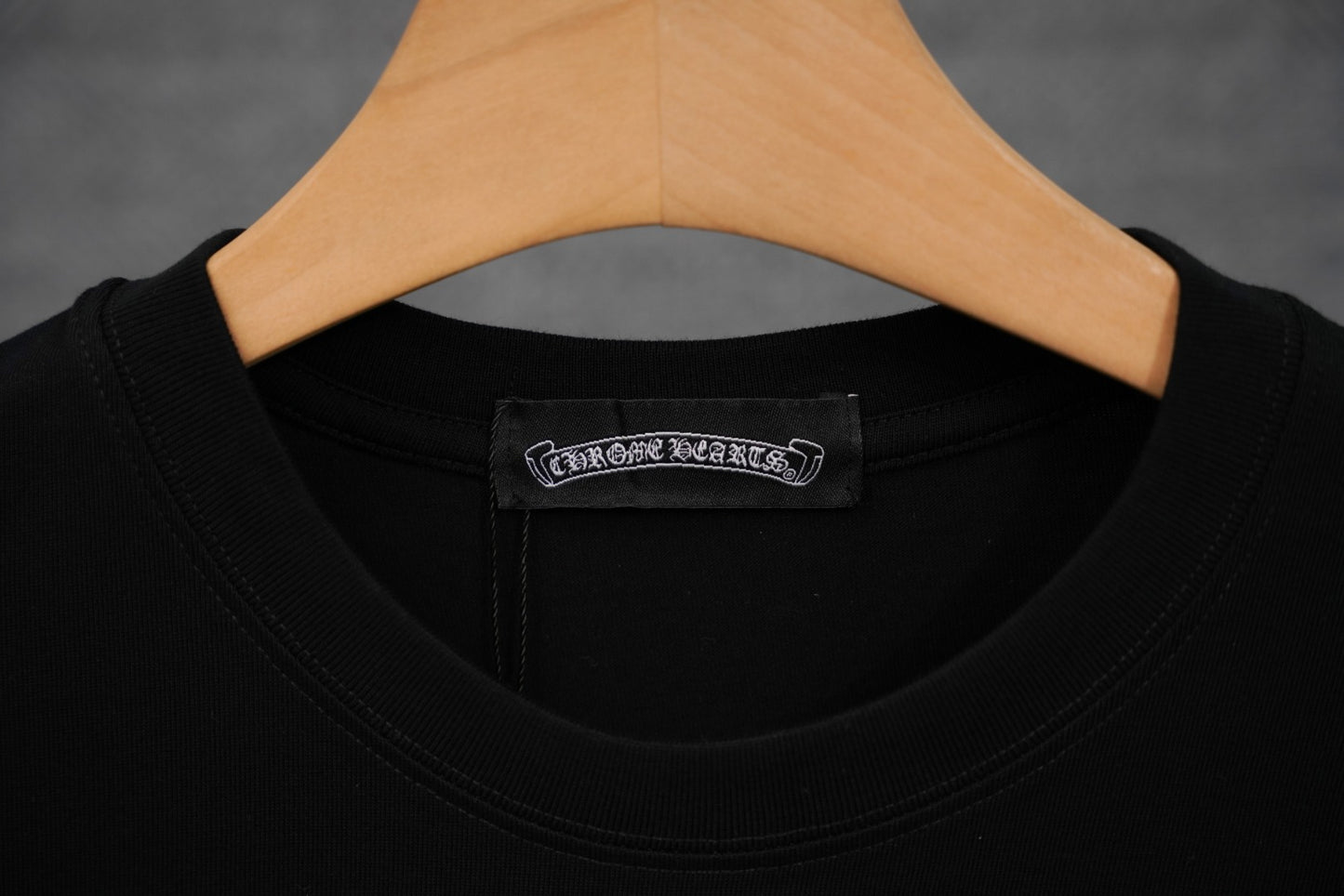 T-shirt à manches courtes Chrome Hearts imprimé lettres sanskrites KT36